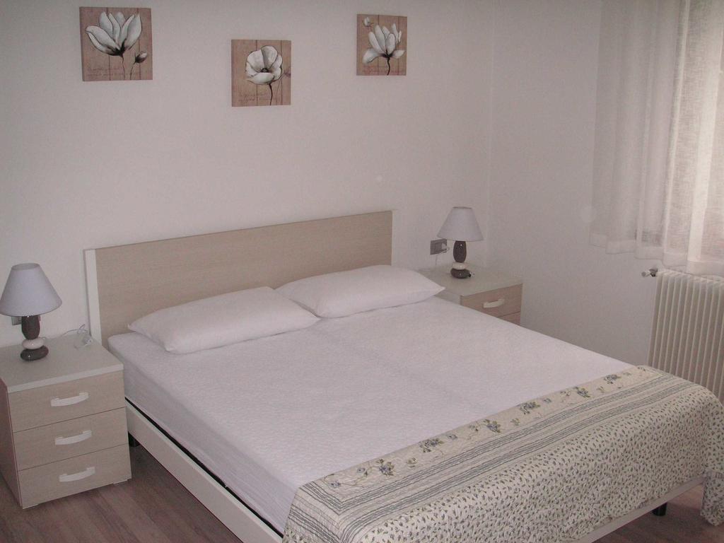 Casa Ferrari Monica Apartment Calceranica al Lago Room photo